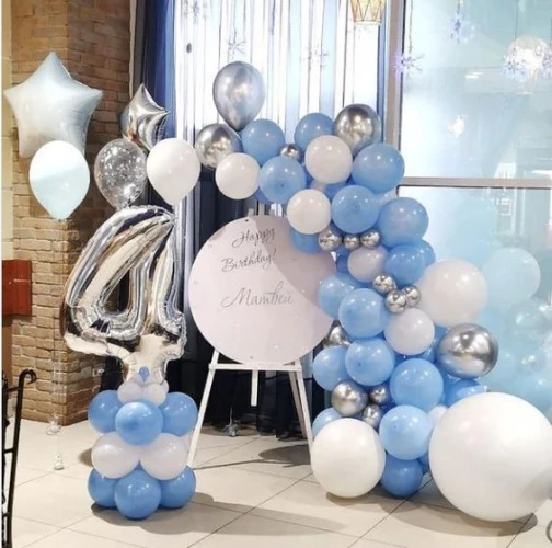 Фотозона из шаров Голубые облака радости